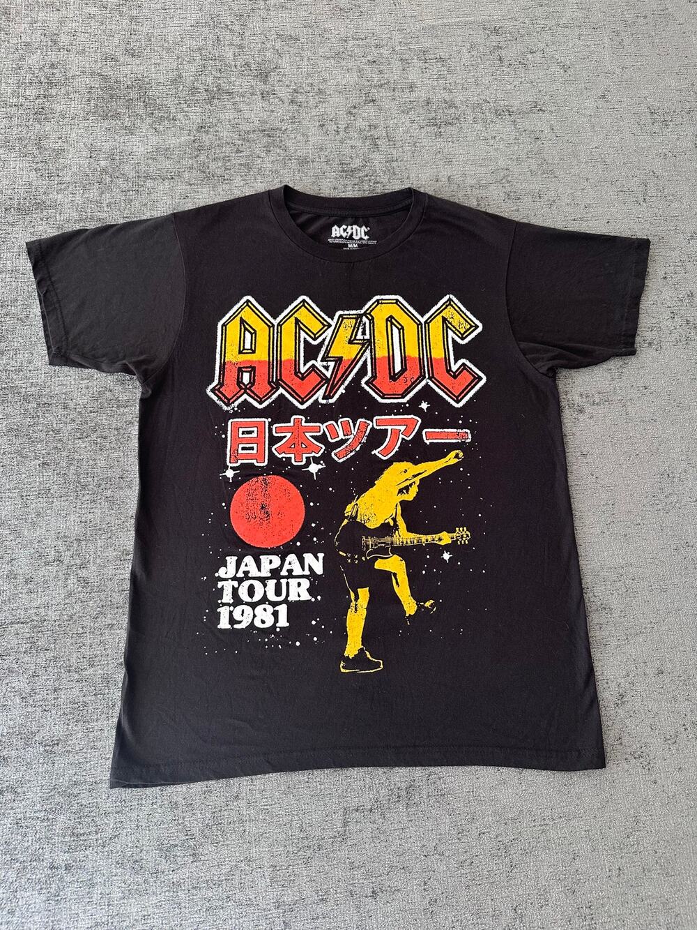 AC/DC Japan Tour 1981 T-Shirt Mens Medium Black Angus Young Graphic Rock Tee M